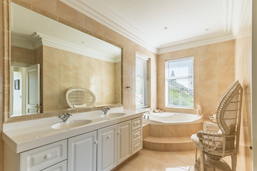 To Let 4 Bedroom Property for Rent in Fish Hoek Western Cape